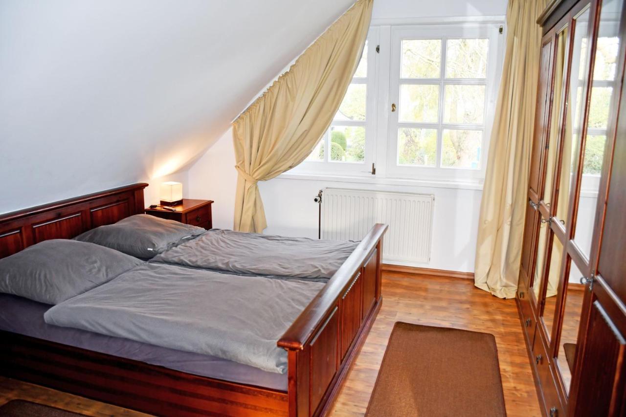 ברגן Reetdachfachwerkvilla Am Wiesengrund מראה חיצוני תמונה