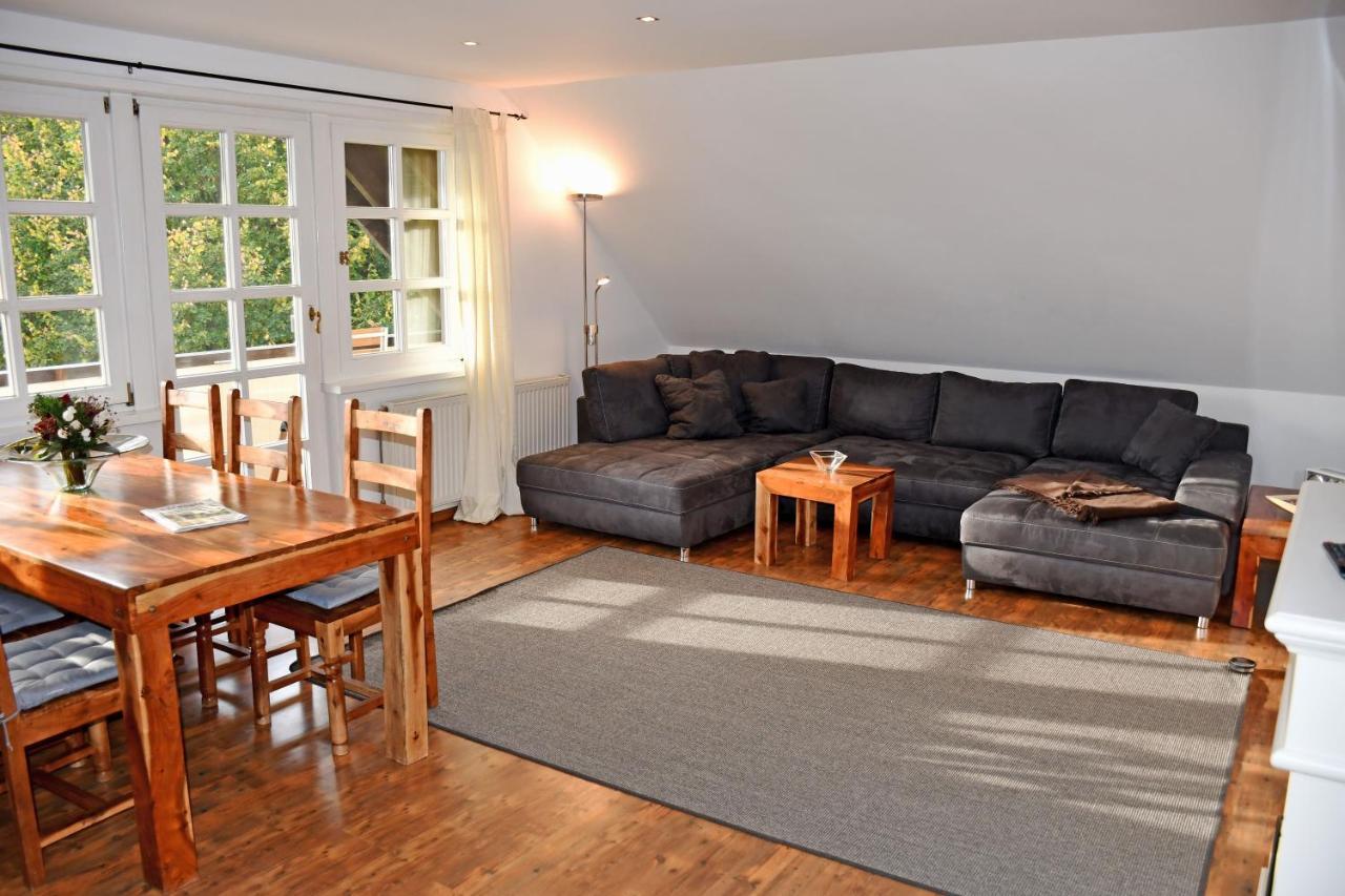 ברגן Reetdachfachwerkvilla Am Wiesengrund מראה חיצוני תמונה