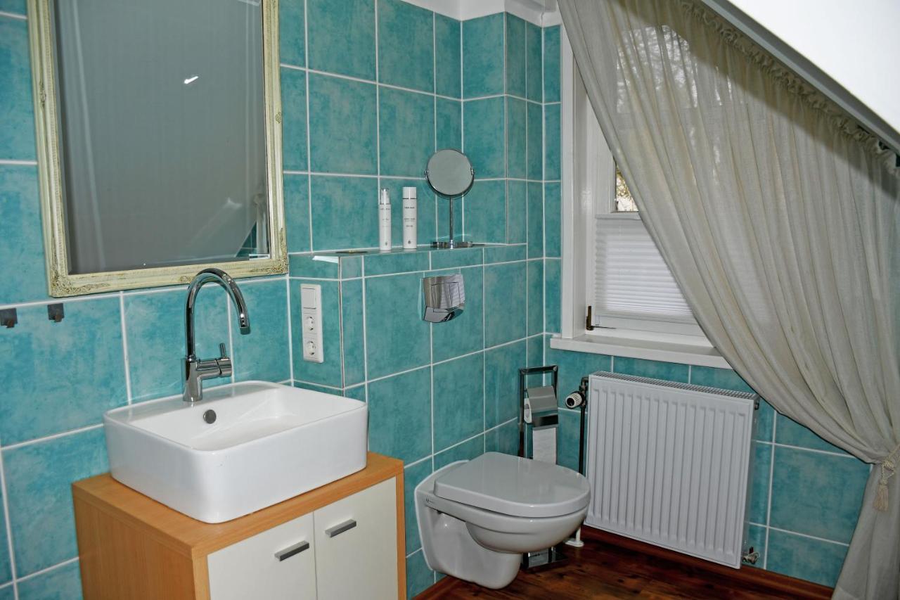 ברגן Reetdachfachwerkvilla Am Wiesengrund מראה חיצוני תמונה