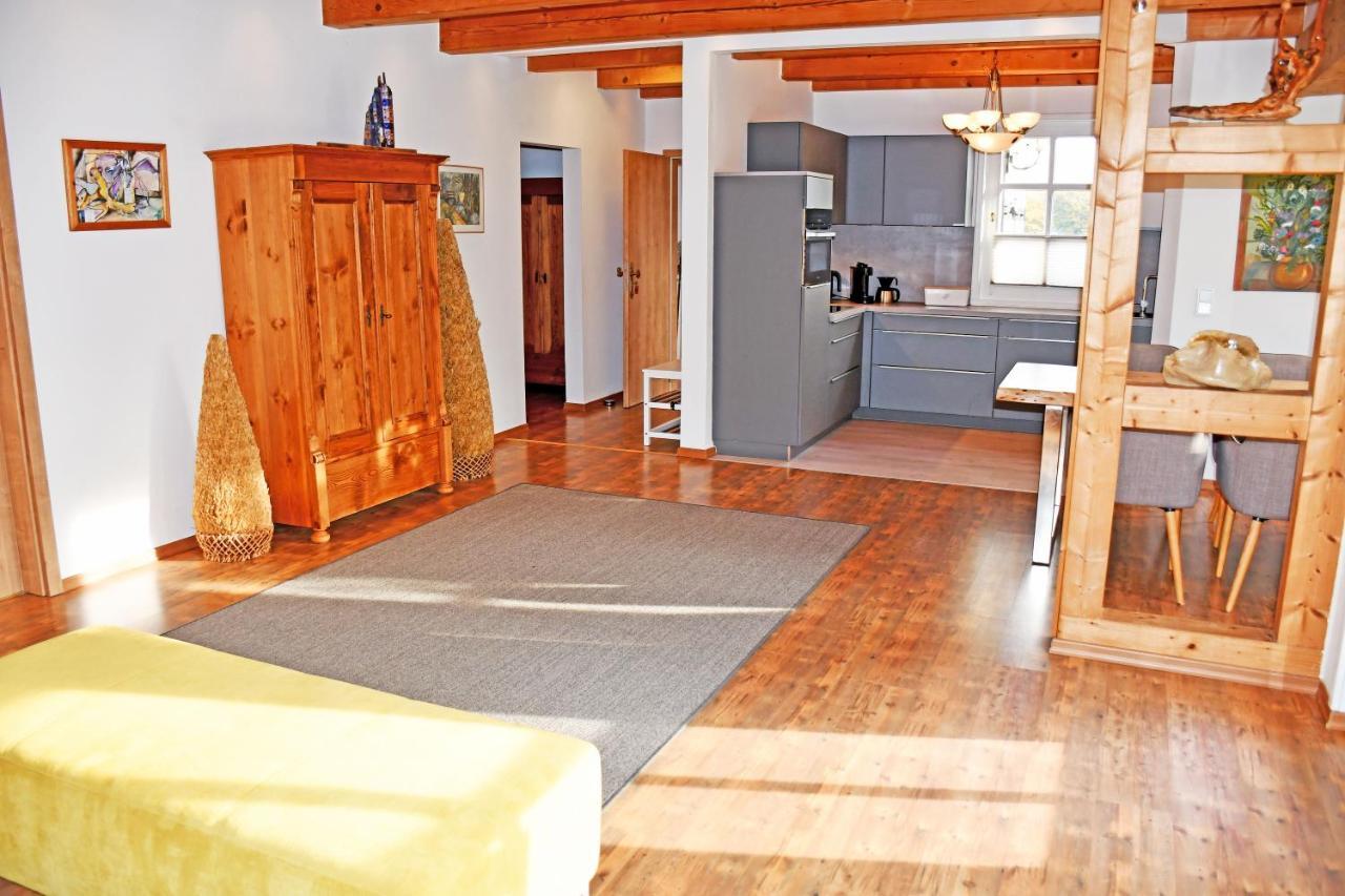 ברגן Reetdachfachwerkvilla Am Wiesengrund מראה חיצוני תמונה