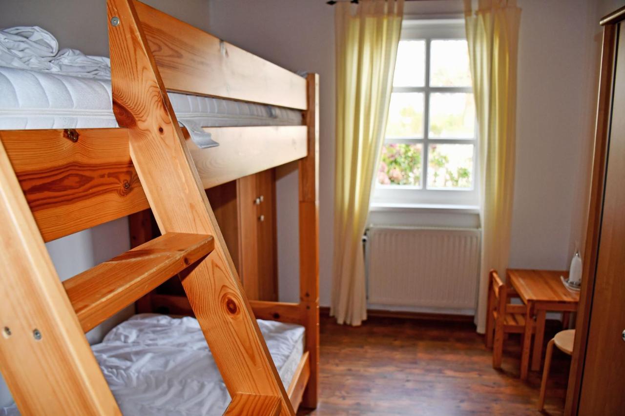 ברגן Reetdachfachwerkvilla Am Wiesengrund מראה חיצוני תמונה