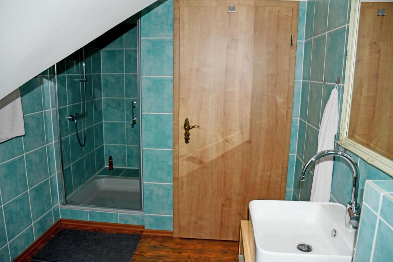 ברגן Reetdachfachwerkvilla Am Wiesengrund מראה חיצוני תמונה