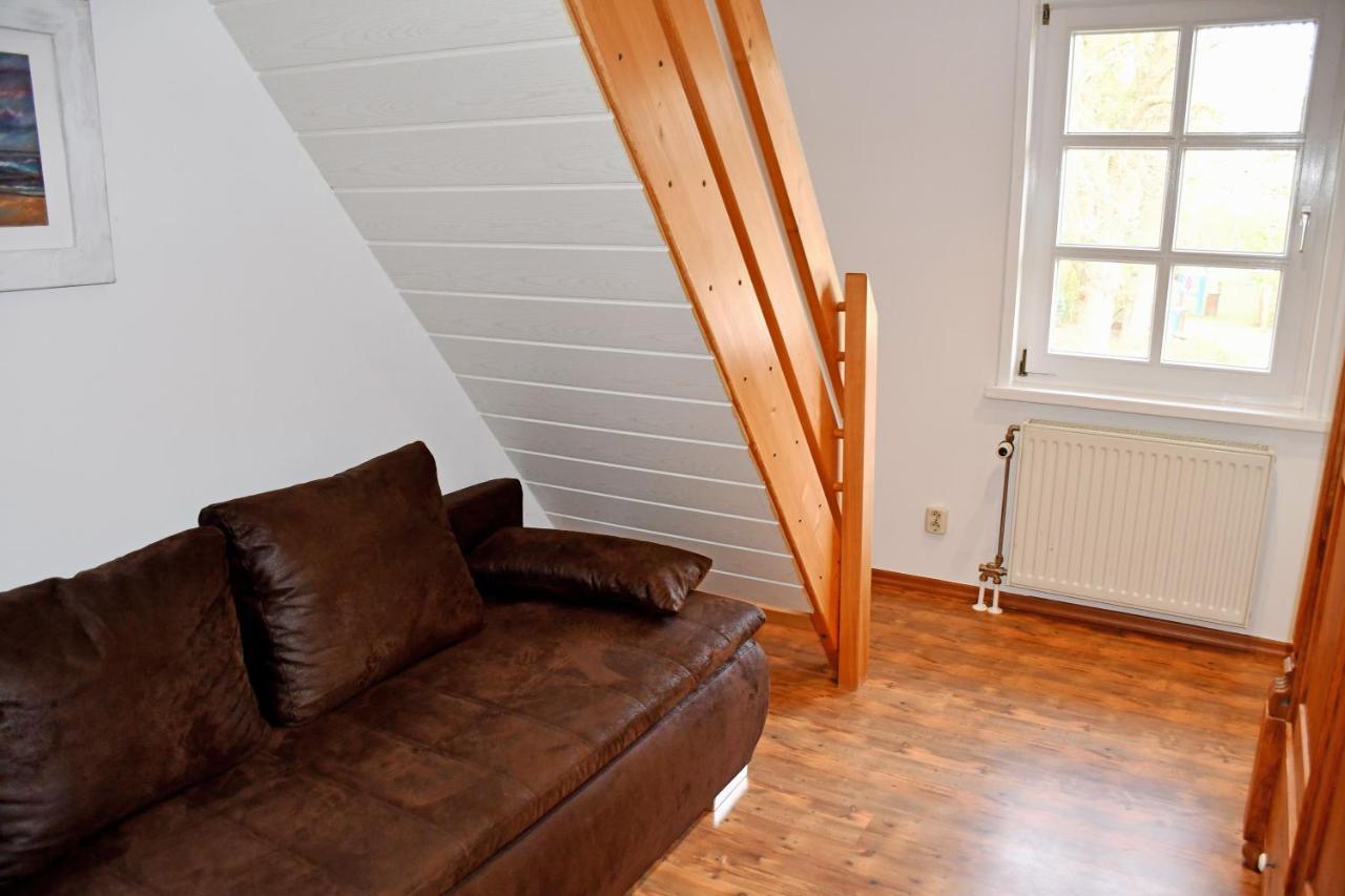 ברגן Reetdachfachwerkvilla Am Wiesengrund מראה חיצוני תמונה